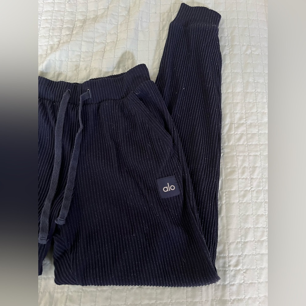 ALO Yoga Women’s Navy Blue Muse Sweatpants Small